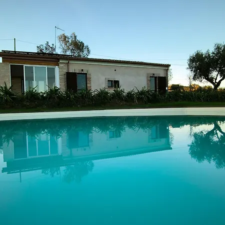 Del Sole: Con Piscina Riscaldata Uso Esclusivo