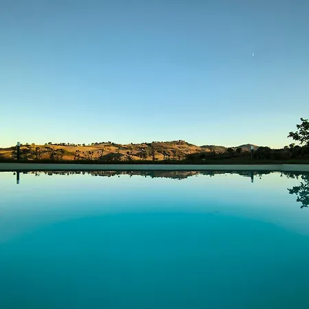Del Sole: Con Piscina Riscaldata Uso Esclusivo